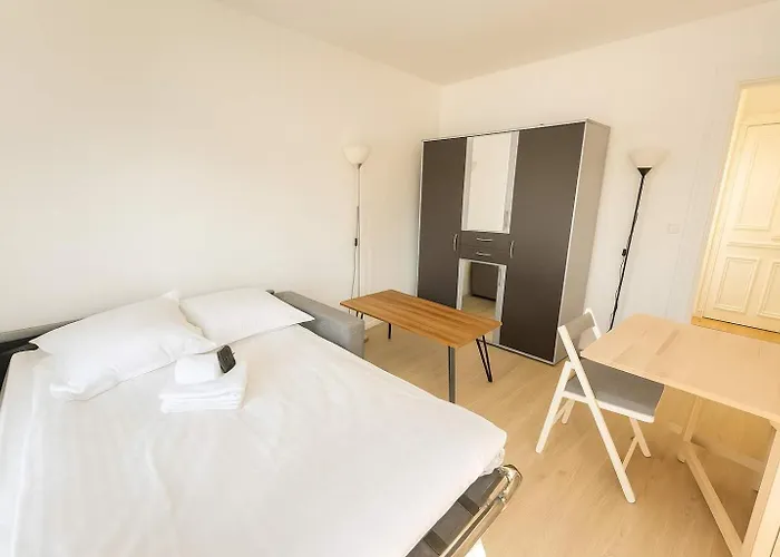 13 Avec Ascenseur - 2p Апартаменты *