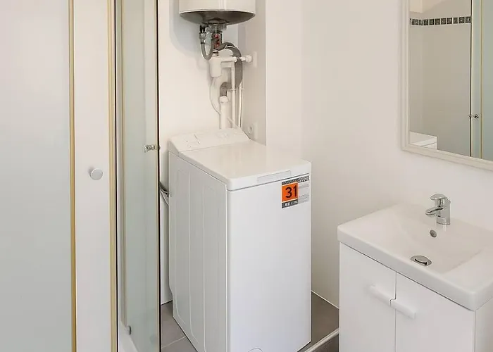 13 Avec Ascenseur - 2p *