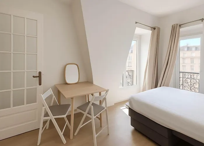 13 Avec Ascenseur - 2p Apartman Párizs